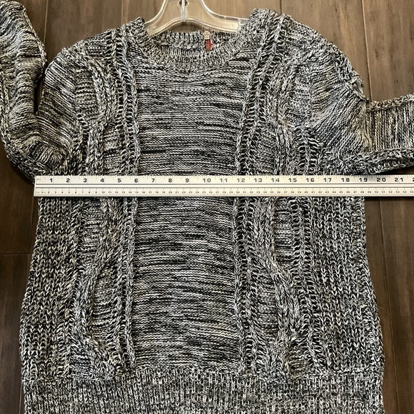 360 Cashmere Black White Cable Knit Crew Neck Sweater Exposed Back Zip Size M - Picture 6 of 8